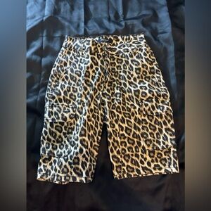 American Bazi 🐆 Cheetah Print Cargo Bermuda Shorts Size Small